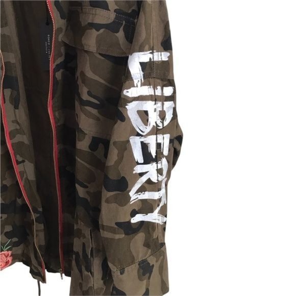 Romeo + Juliet Couture Floral Embroidered Liberty Hidden Hood Camo Jacket Small - Picture 9 of 16